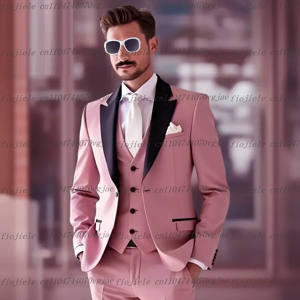 

Новый розовый мужской костюм с черным воротником, официальная свадебная вечеринка, жених, жених, деловые мужские смокинги, комплект из 3 предметов, куртка, жилет, брюки