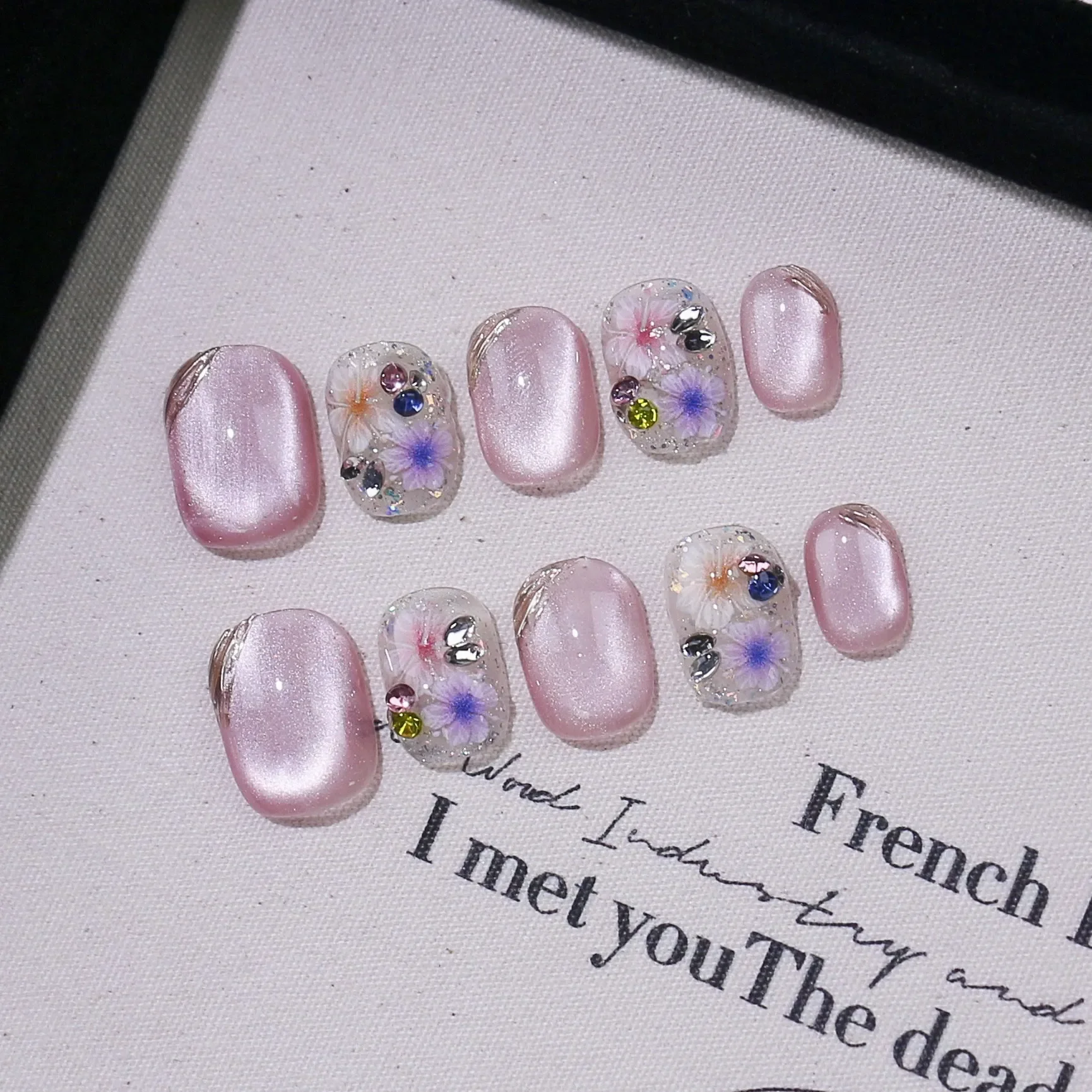 

10pcs High-End Handmade Nail Art - Purple Dried Flower Cat Eye Detachable Press-On Nails for Women and Girls Daily Party Wear