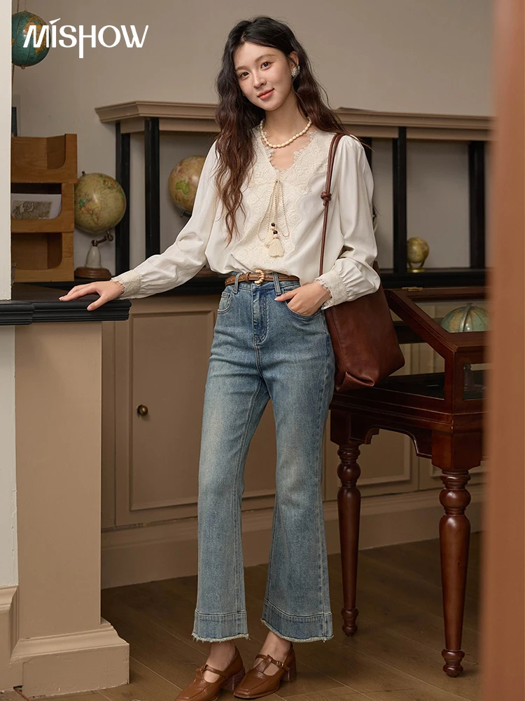 MISHOW Damskie bluzki z bufiastymi rękawami 2025 Jesień Słodkie koronkowe wstawki Dekolt w serek Długi rękaw Topy Koronkowe sznurowane koszule biurowe MXE43X1989