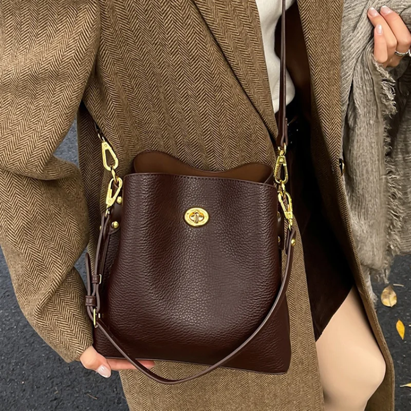 

Женская винтажная сумка-ведро в стиле ретро, большая вместительная сумка через плечо, однотонная, с замком, элегантная сумка-тоут для женщин