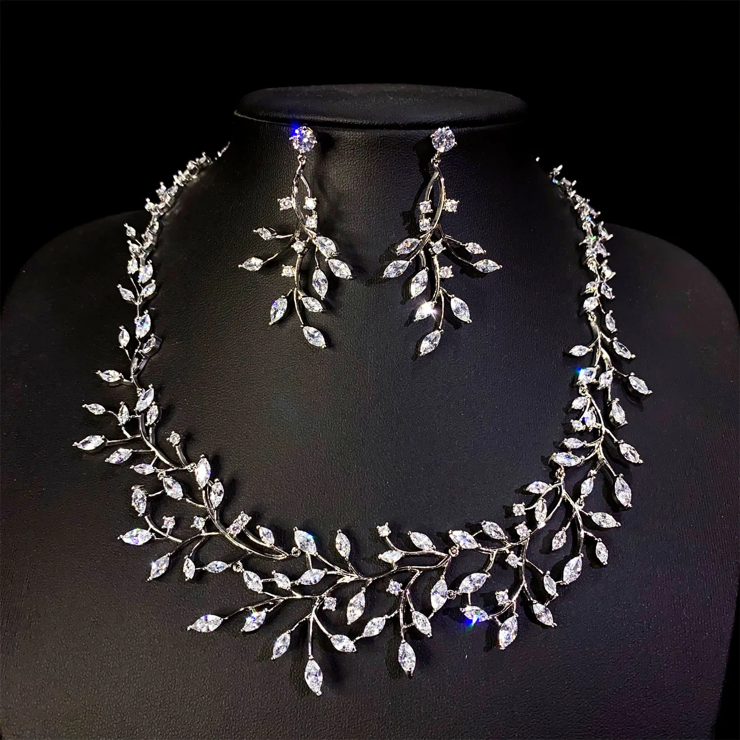 

HIBRIDE Light luxury daily leaf shape elegant women's jewelry popping necklace earrings clothing set wedding gift travel S-886