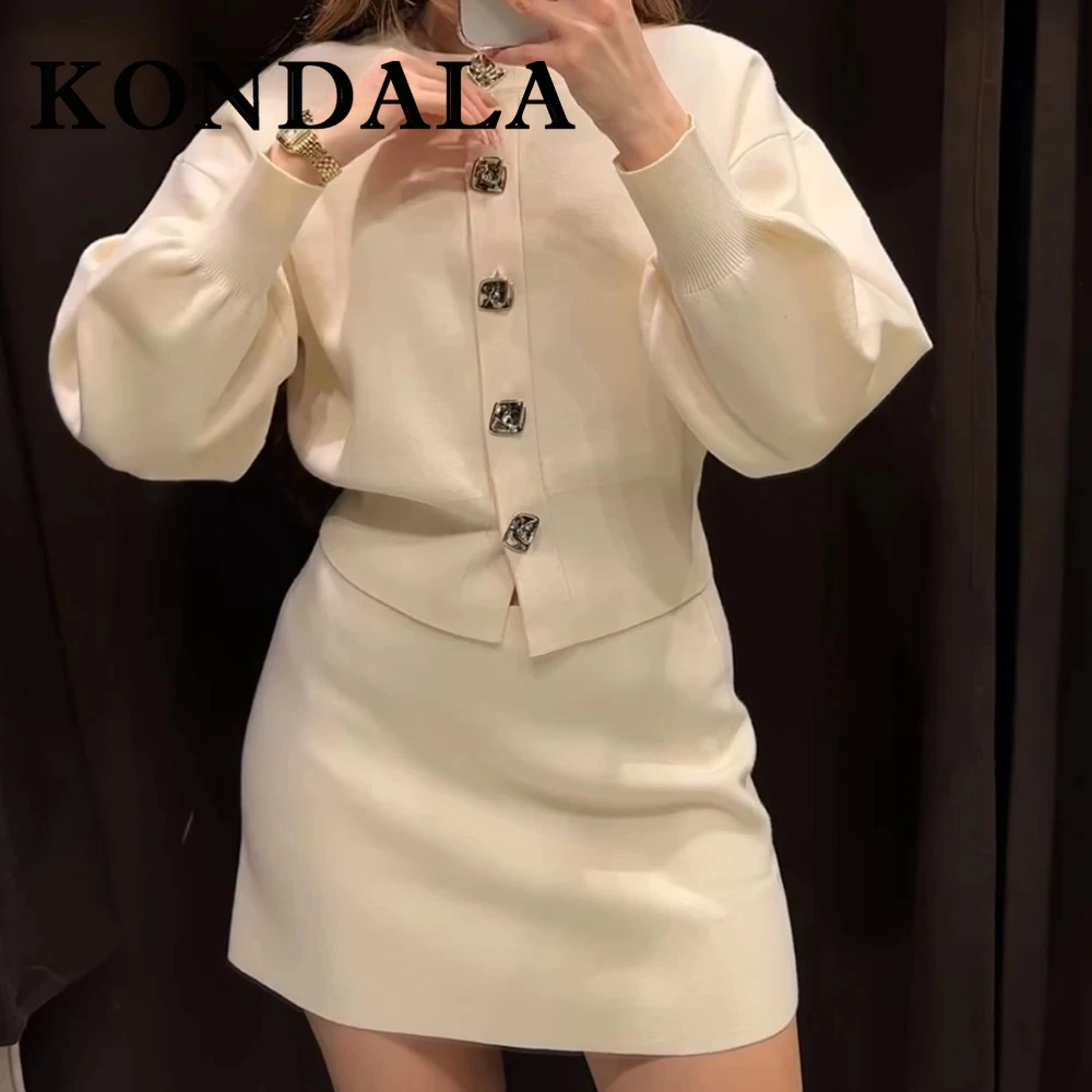 

KONDALA шикарный роскошный элегантный белый костюм с цветочными пуговицами трикотажная одежда + сексуальная мини-юбка-футляр мода 2025 весенние комплекты для вечеринок