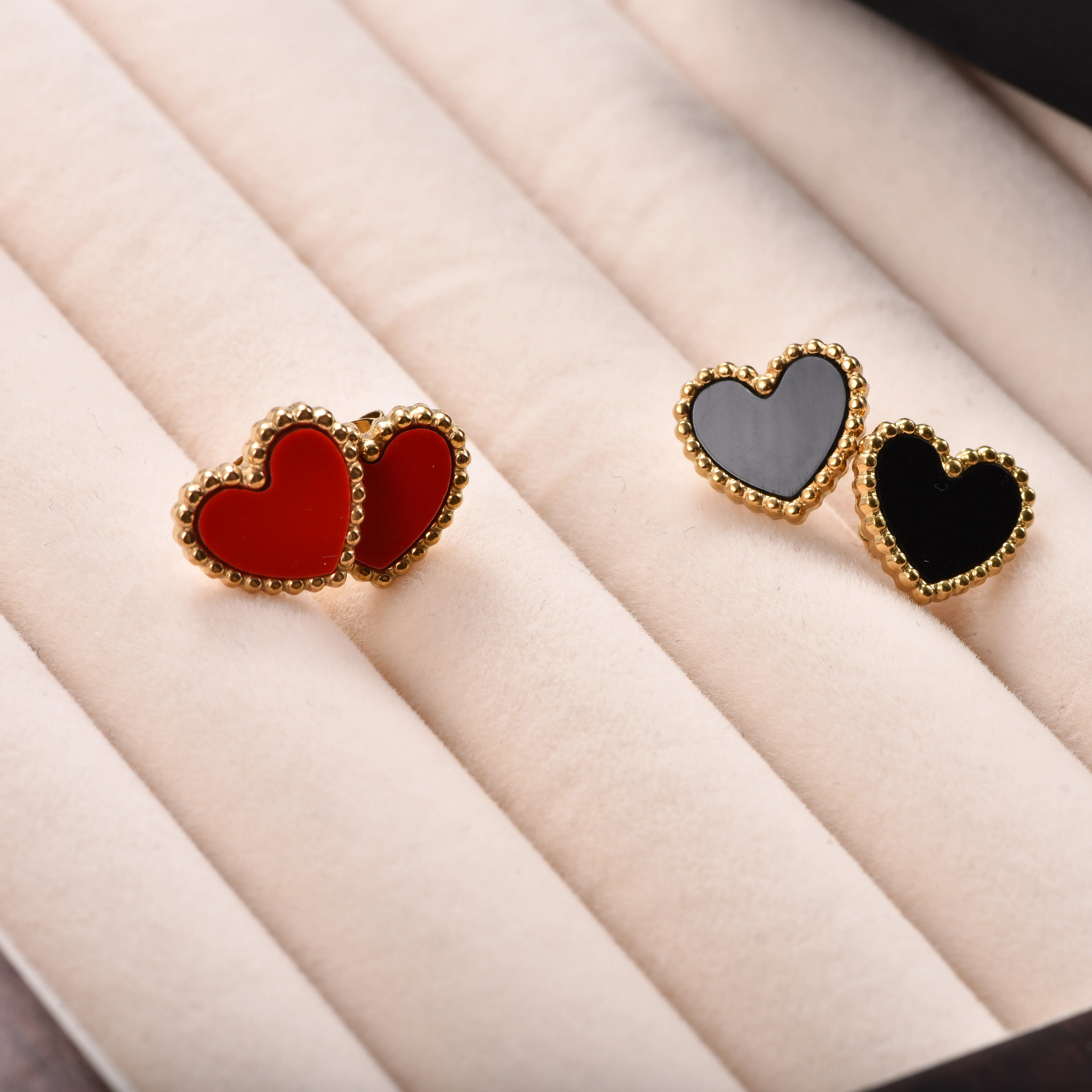 Herzförmige Ohrstecker für Frauen, Liebesohrringe, Hypoallergener Modeschmuck, Alltagsschmuck, Geschenk für Frauen – Detail 4