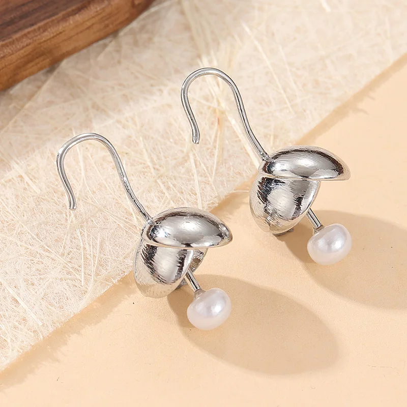    Einfache, silberfarbene, niedliche Blumenohrringe mit Imitationsperlen für Frauen, minimalistischer Pflanzenschmuck, feiner Schmuck, koreanische Version, Accessoires