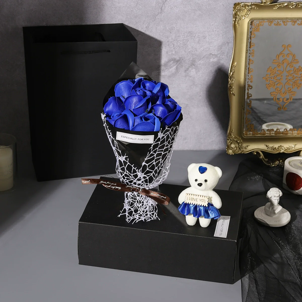 Valentinstag Künstliche Blumen 7 Rosen-Seifen-Bouquet Geschenkbox Teddybär-Blume Kreatives Valentinstag-Geschenk Heimdekoration – Detail 9