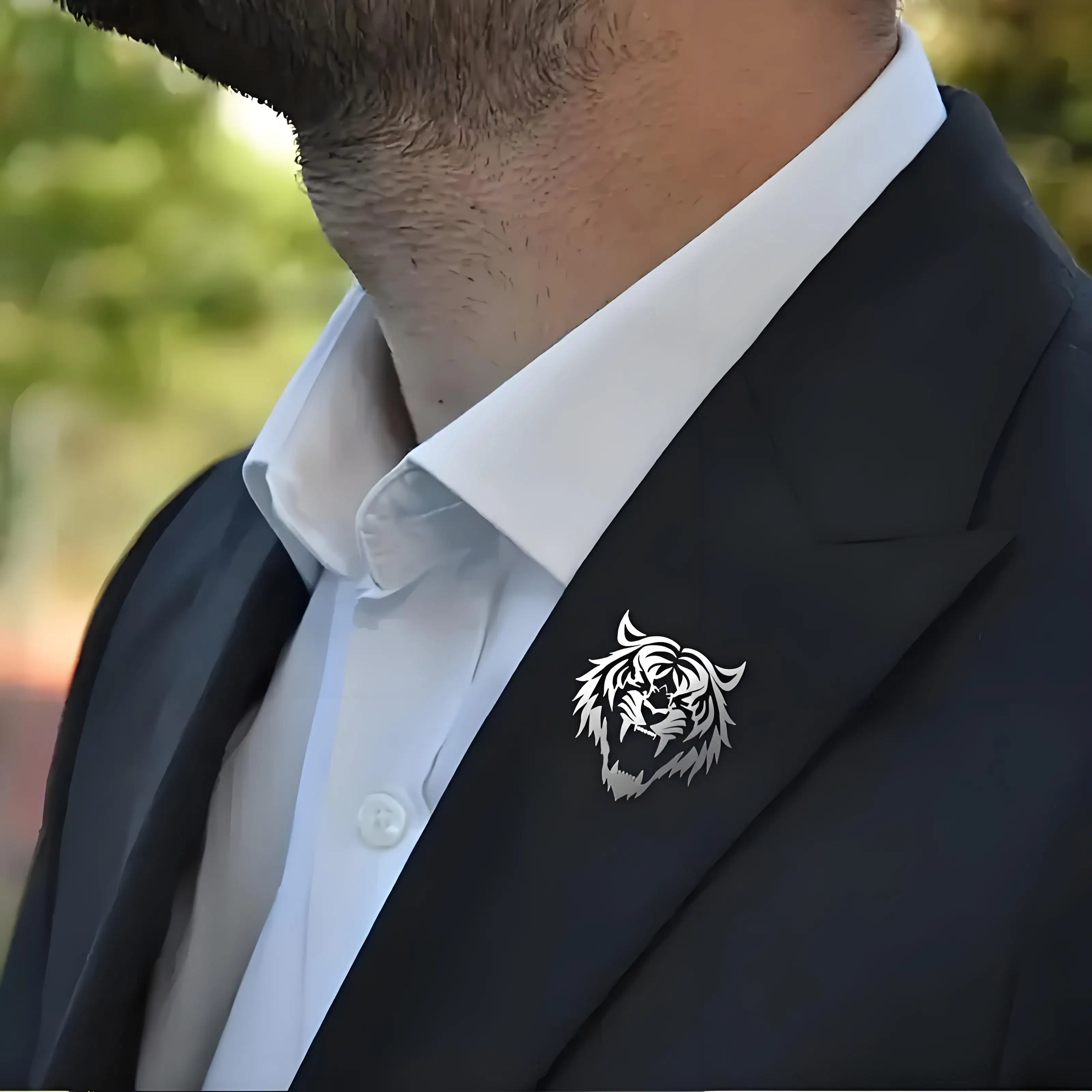 Men's Stainless Steel Tiger Head Lapel Pin, Hollow Design Brooch, Ideal for Daily Wear & Gifting, Suit/Jacket Accessory view 4
