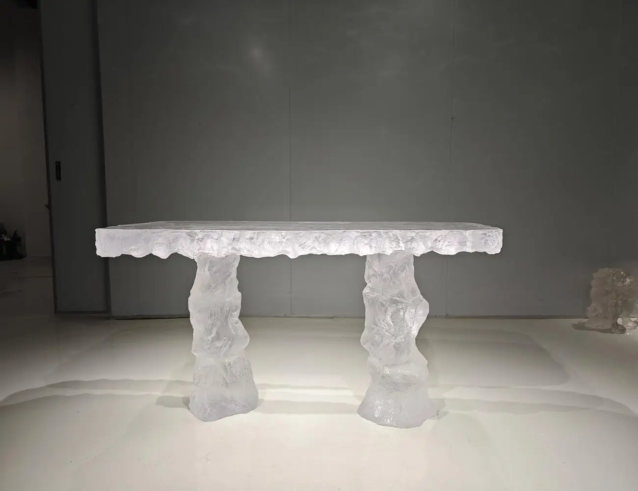 *Custom Durable Transparent Luxury Resin Coffee Table Handcrafted Eco-Friendly Furniture Living Room Hotel Villa Commercial