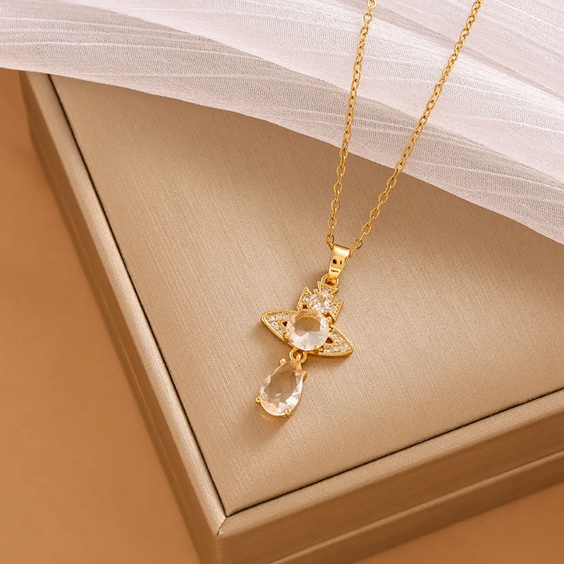 

Saturn Zircon's new niche and light luxury pendant set with a sense of design and elegant collarbone chain