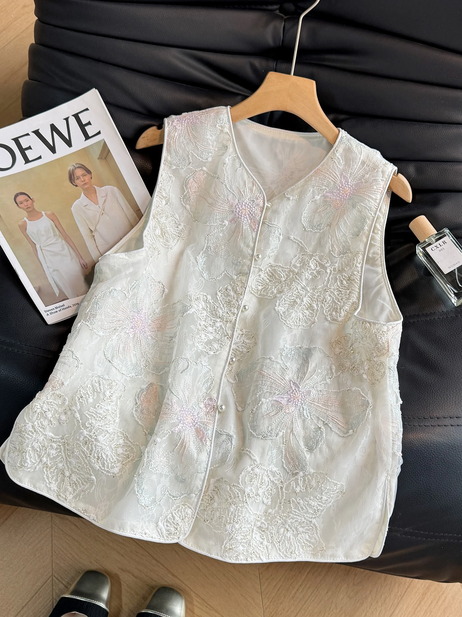 New Chinese Style Heavy Embroidery V-Neck Sleeveless Women's Vest Summer Fashionable Layering High-End Feeling Backless Top