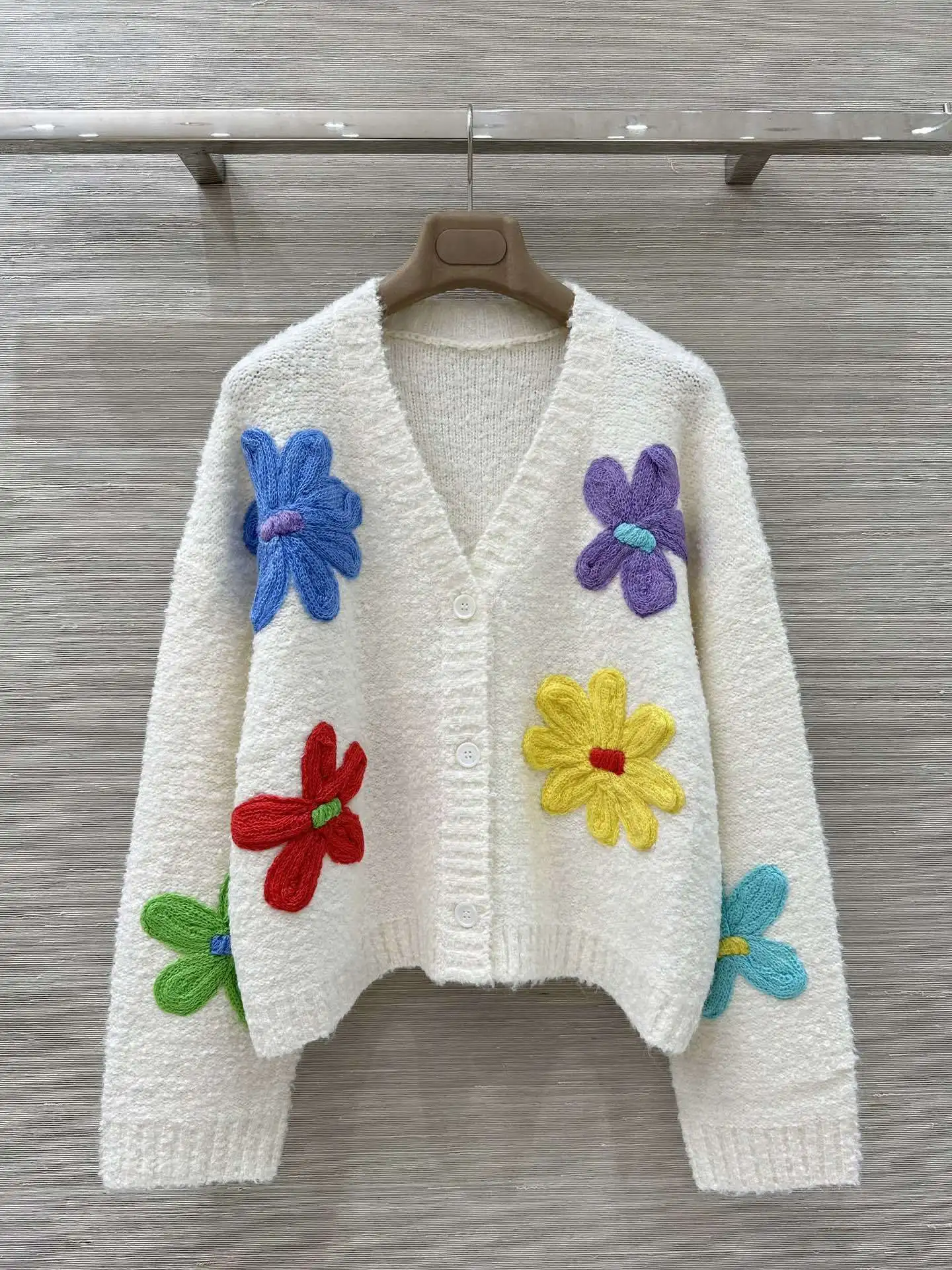 

High quality autumn and winter women's floral jacquard V-neck sweater knitted cardigan jacket loose white knit top