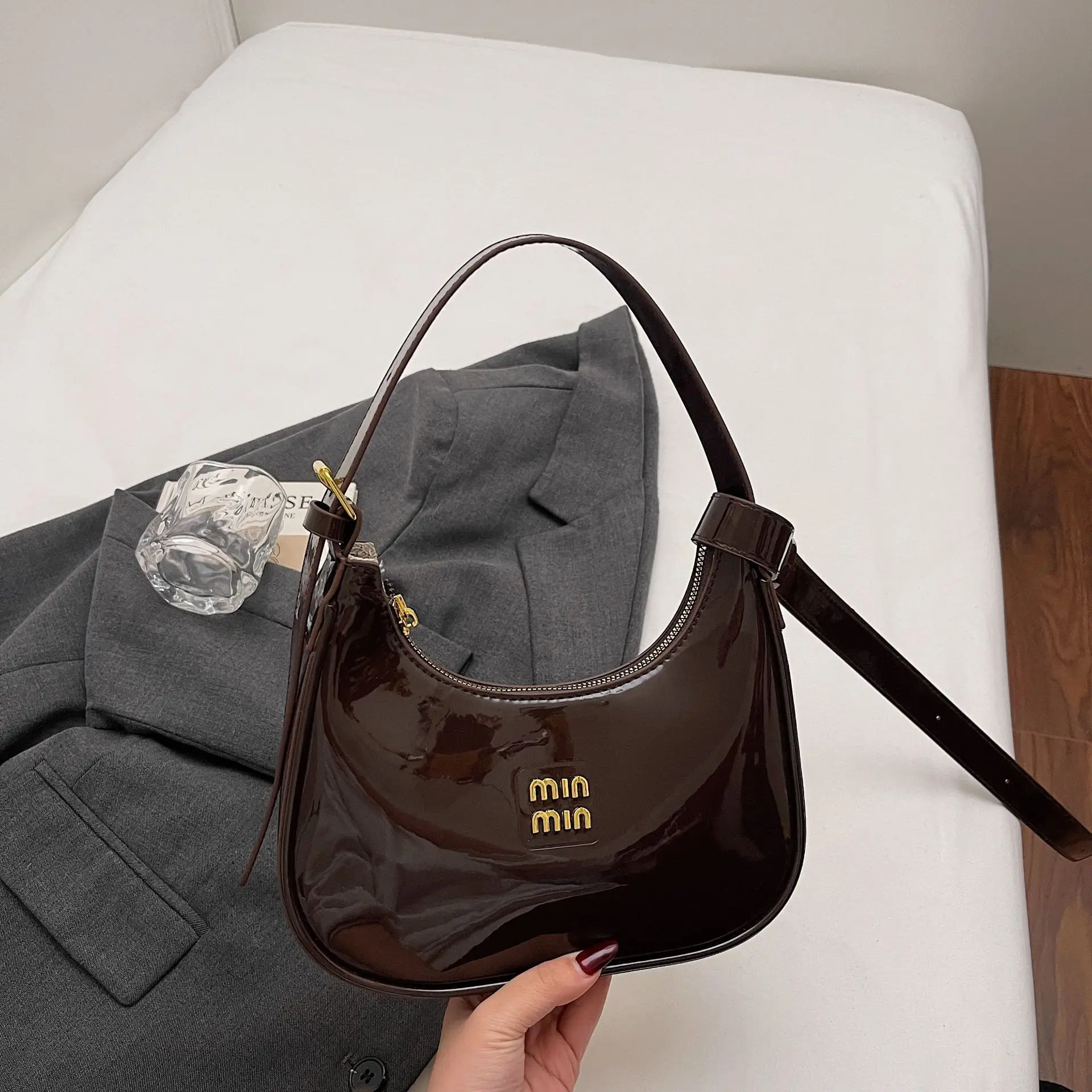 حقيبة تحت الإبط مستوحاة من الرجعية لعام 2025، محفظة كتف متعددة الاتجاهات قابلة للتحويل للنساء، حمل معماري ليلاً ونهارًا #3