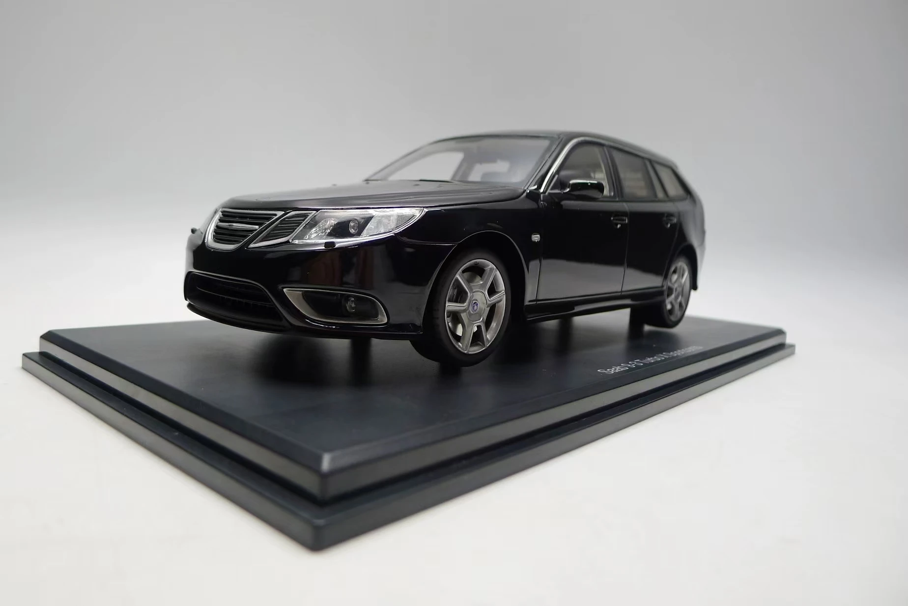1-18 Saab 9-3 Sportcombi Turbo Resin Model