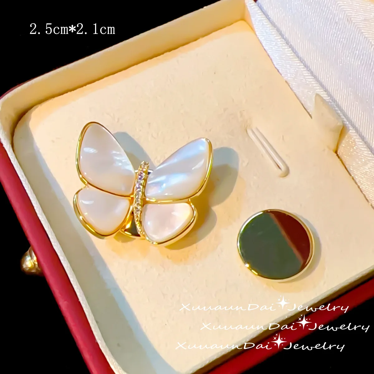 Korean Elegant Butterfly Natural Shell Camellia Magnetic Button Brooches for Women Coat Suit Temperament Accessories Zircon Pins