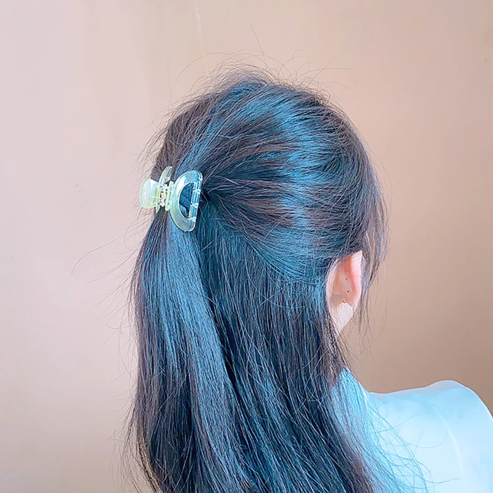 2023 Trendy Gradient Small Black Crab Hair Clips for Ladies Women Girls Mini Semicircle Shark Hair Claw Clip Hair Accessories