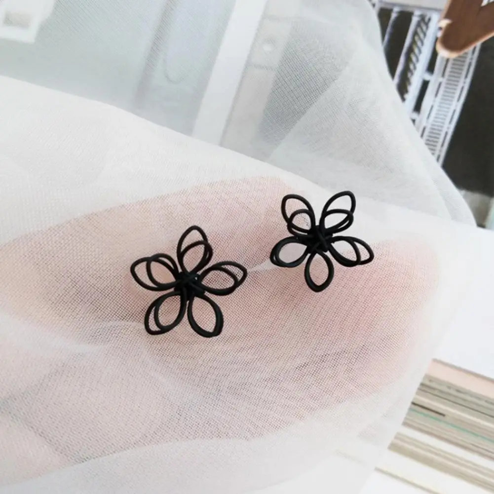 Female Earrings Hollow Fade-resistant Women Girls Flower Stud Earrings Burrs-free Stud Earrings Clothing Accessories