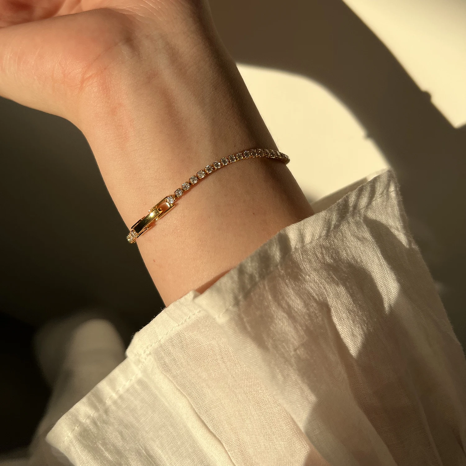 Pulseras clásicas de lujo con diamantes de imitación chapados en oro de 18K para mujer, pulseras de circón simples brillantes, joyería, regalos de