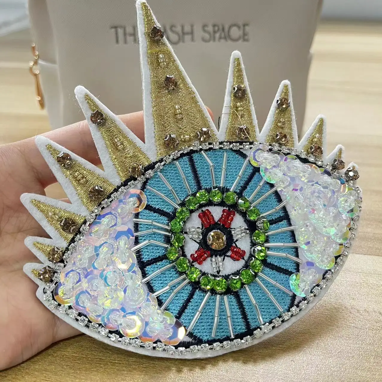 3D Handmade Rhinestone Beaded Patches Heart Eye Sew on Crystal beading DIY Applique Cute Patch Love Medals Cloth Accessory