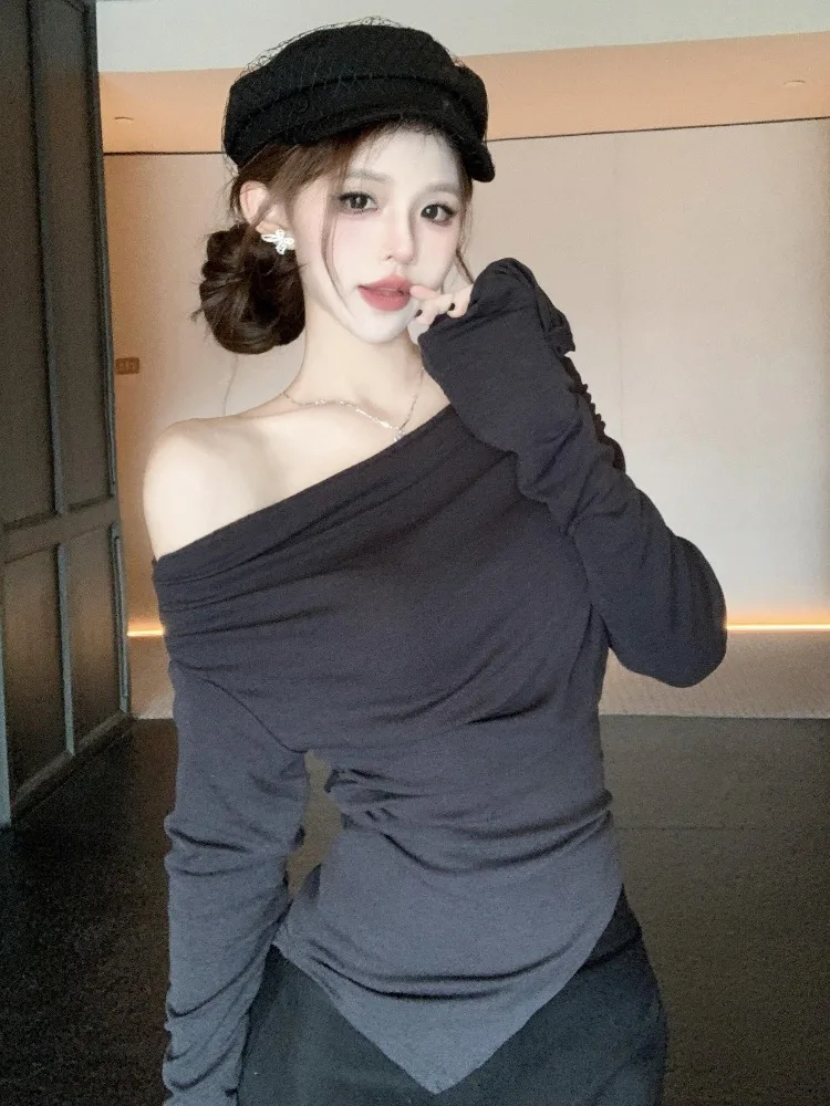 

Elegant Slant Shoulder T-Shirt Long Sleeve One-Shoulder Pleated Slim Fit Base Layer Long Sleeve Top for Autumn Winter