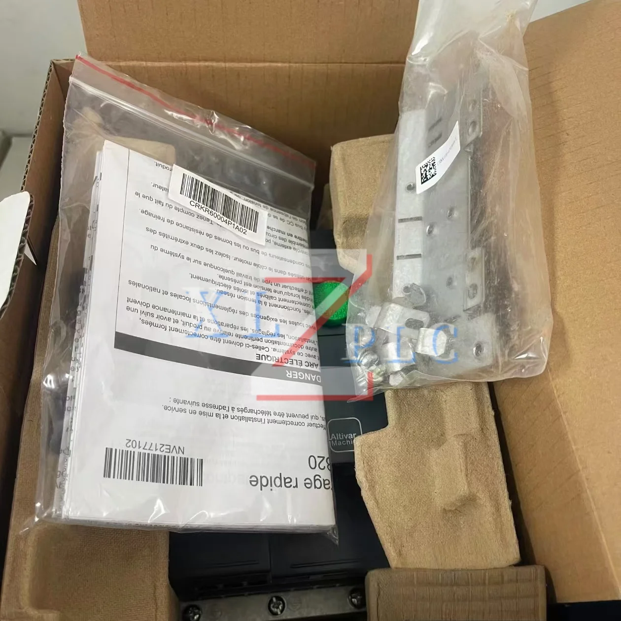 новый в наличии частотный привод ATV320U22N4C ATV32HU11N4