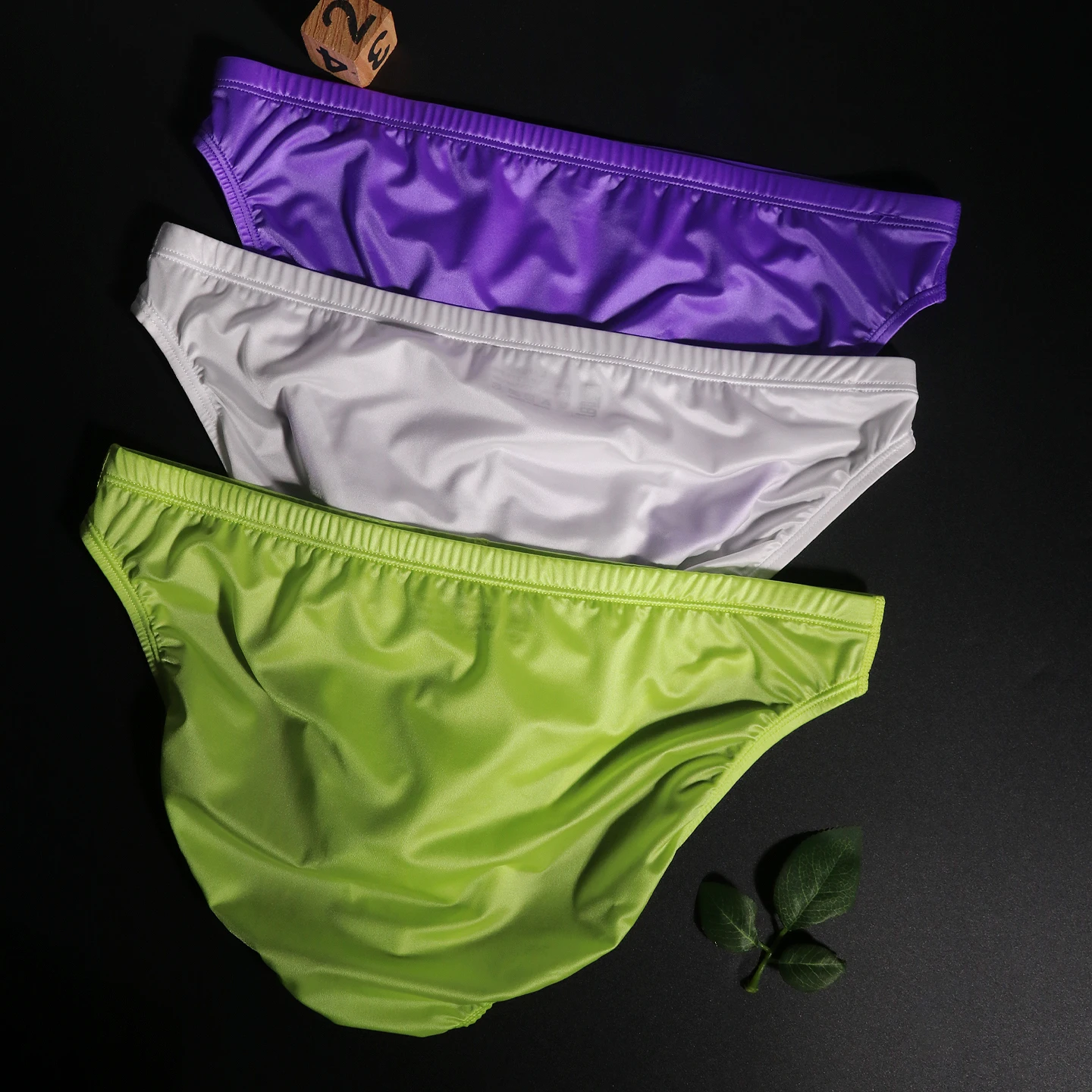 Celana Dalam Pria Bahan Sutra Es Sensual Lembut Seperti Sutra Ultra Tipis Bernapas Berkilau Satin Model Low-Rise U-Cut