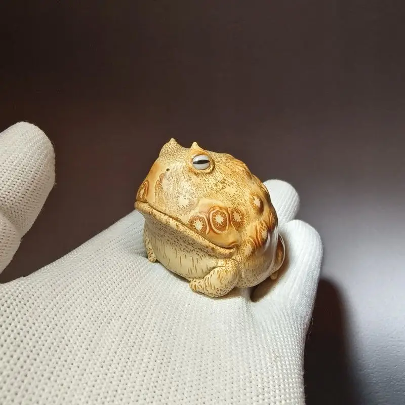 Handmade old material engraving horned frog Wenwan hand handle ornament collection gift