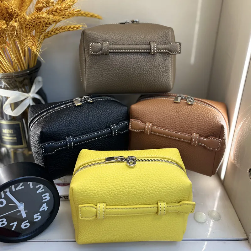 Simple and high-end practical first-layer cowhide travel portable leather large-capacity washing, cosmetic bag, storage bag