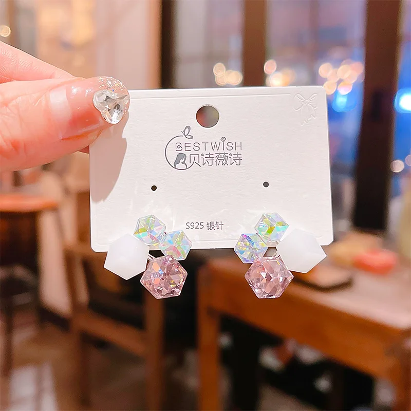 Super Sparkling Luxury and Noble Female Stereoscopic Block Ear Studs Fashionable and niche Fantasy Shi Crystal Sugar Earrings