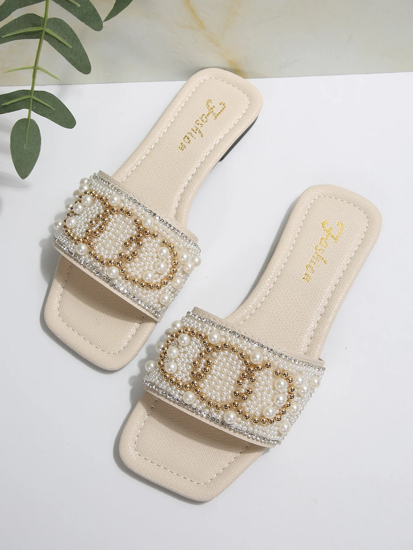 New Fashionable Summer Sandals for Women, Slip-On Slippers, Party Birthday Gift, Solid Color Outdoor Casual Shoes, Simple and Elegant Flat Beach Slippers, Easy to Match, Comfortable for All-Day Wear at Home and Outdoors view 6