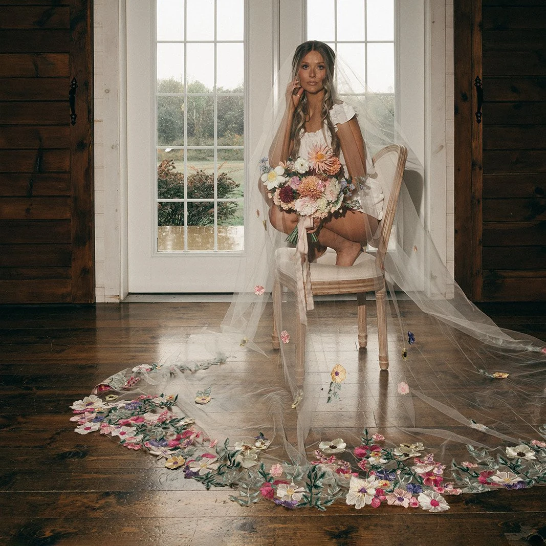 Chapel Train Colorful Embroidered Wedding Veil 3D Fowers Leaf Customized Wildflowers Colored Trailing Bridal Veil with Comb