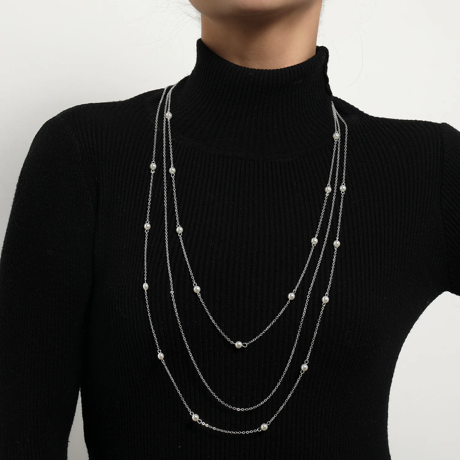 Long autumn and winter elegant pearl layer necklace women's geometric trend sweater chain wholesale