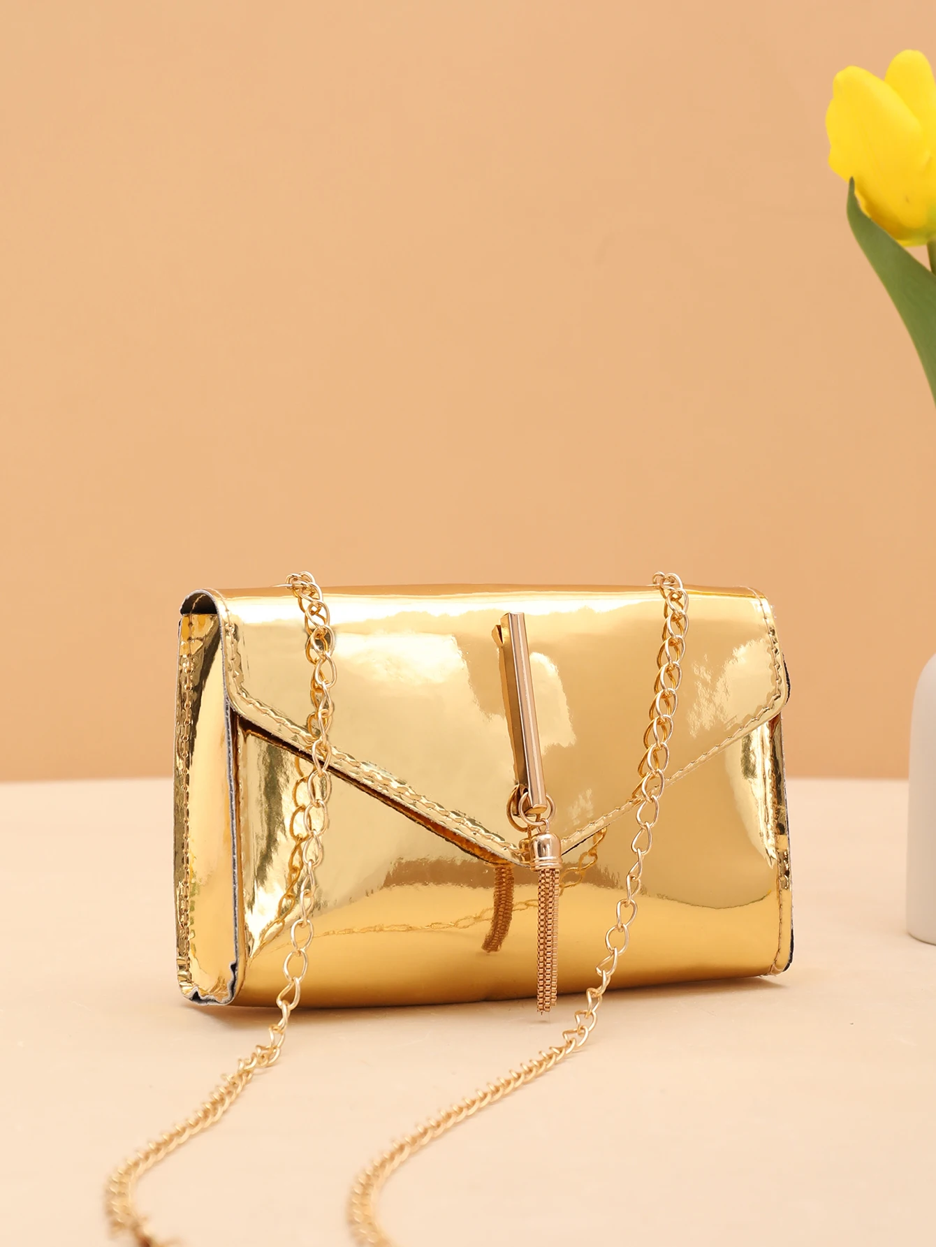 

New Fashion Shiny Chain Strap Shoulder Bag With Tassel & Laser Reflective Details