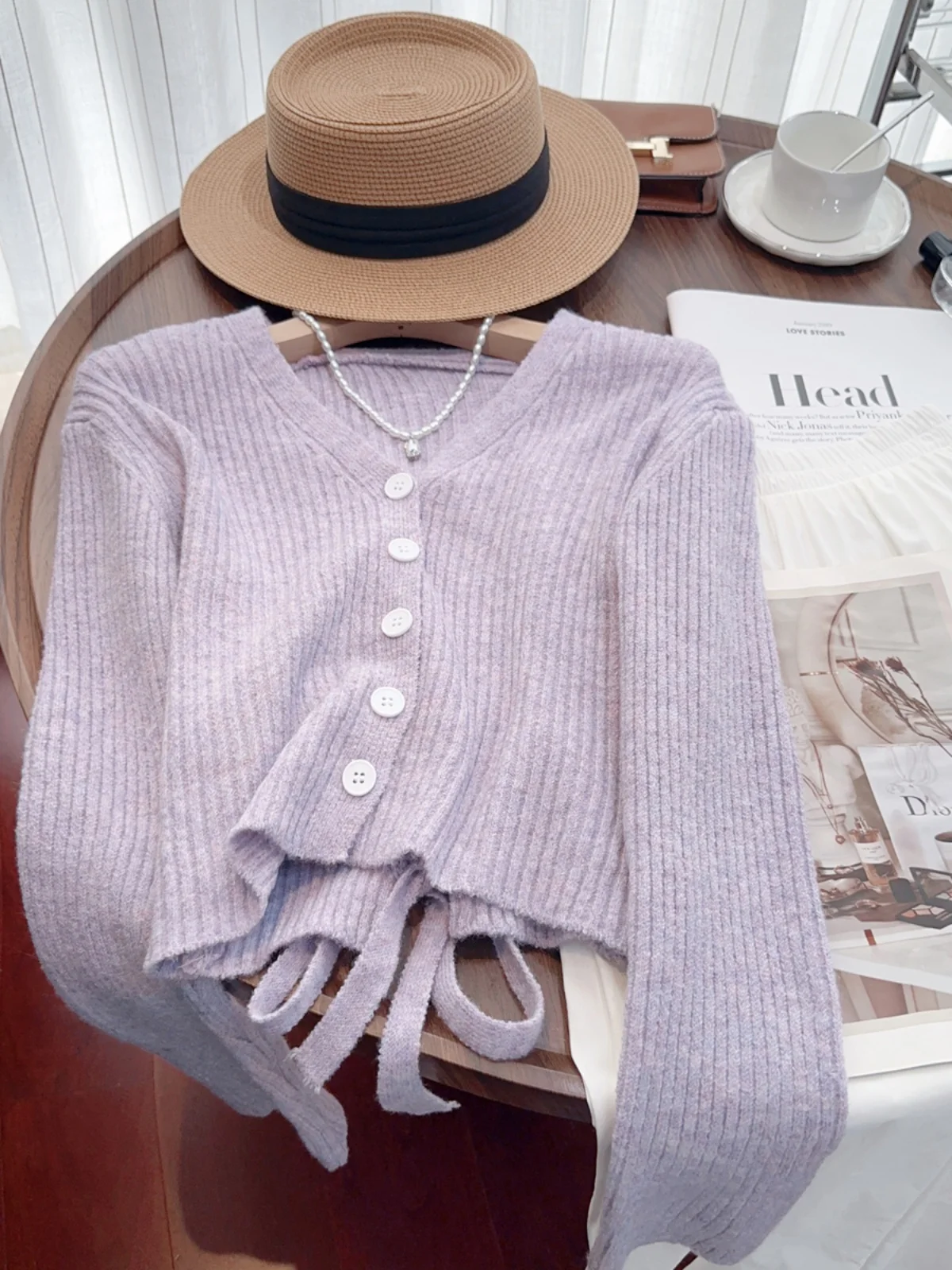 

Gentle Violet Back Strap Knitted Cardigan 2024 New Autumn Women's V-neck Single Breasted Sweater Simple Elegant Ladies Coat Tide