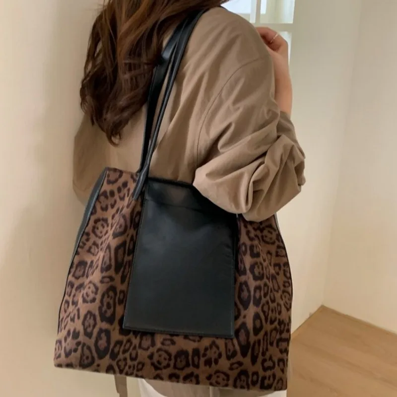 

Modern Effortless Crossbody Bag 2025 New Style Underarm One Shoulder Daily Use Exquisite Sleek Practical Fashionable Versatile