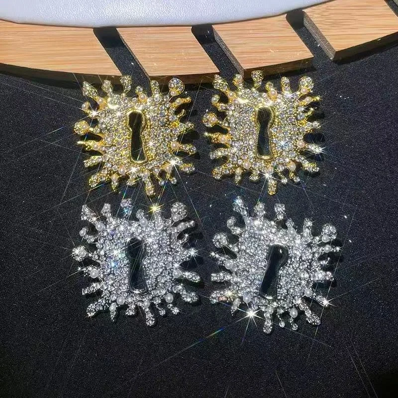 

Elegant Vintage Sunflower Metal Earrings for Women Enamel Embedded Rhinestone Daily Commute Accessory