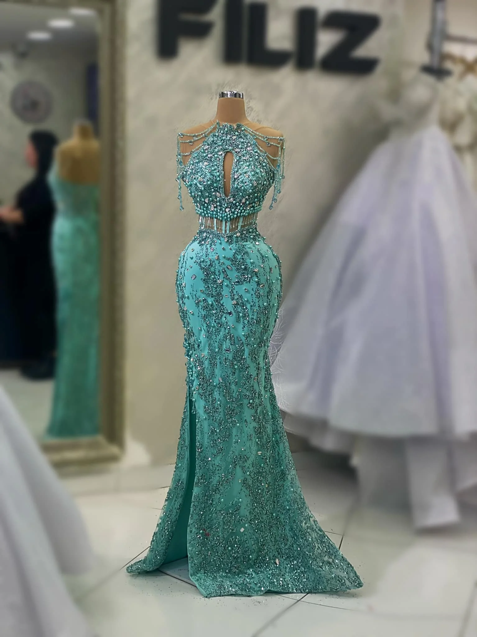 

Элегантные вечерние платья-русалки с вышивкой бисером, зелеными жемчужинами и бахромой, без рукавов, с кристаллами, для выпускного вечера, на заказ