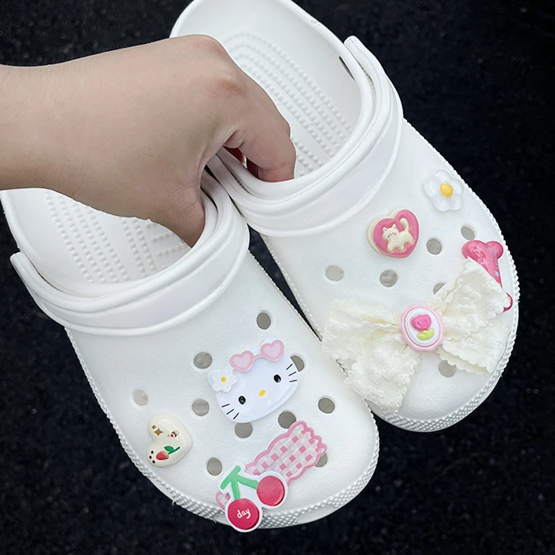 

MINISO свежий стиль Hello Kitty обувь подвески для детей садовые сандалии украшения сабо для мальчиков и девочек съемные тапочки аксессуары