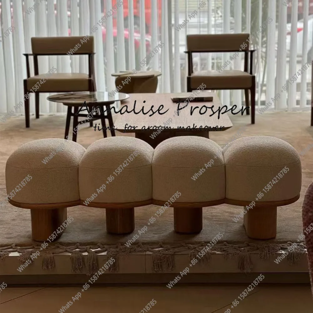 เก้าอี้ไม้ทรงเตี้ยสีครีม ดีไซน์น่ารัก สร้างสรรค์ สวยงาม ทันสมัย เหมาะสำหรับแต่งหน้า วางพื้น โต๊ะเครื่องแป้ง เฟอร์นิเจอร์สไตล์โพสต์โมเดิร์น