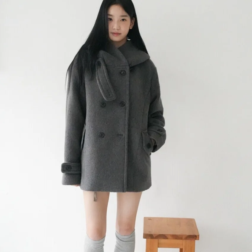 เสื้อโค้ทขนสัตว์สไตล์เกาหลีสุดชิคสำหรับผู้หญิง ดีไซน์กระดุมสองแถวพร้อมหมวก ช่วยลดอายุ ไซส์เล็ก เหมาะสำหรับฤดูใบไม้ร่วงและฤดูหนาว เสื้อโค้ทยาว