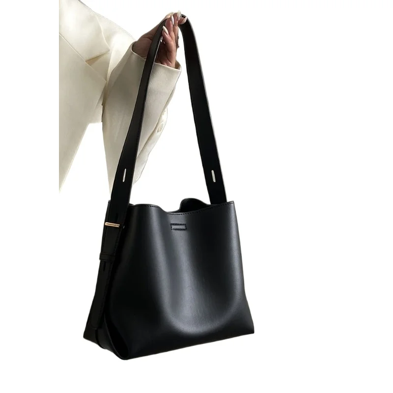 

Premium Bucket Bag Women's New Commuter Tote Bag Large Capacity Shoulder Messenger Handbag Minimalist Temperament Pure Color