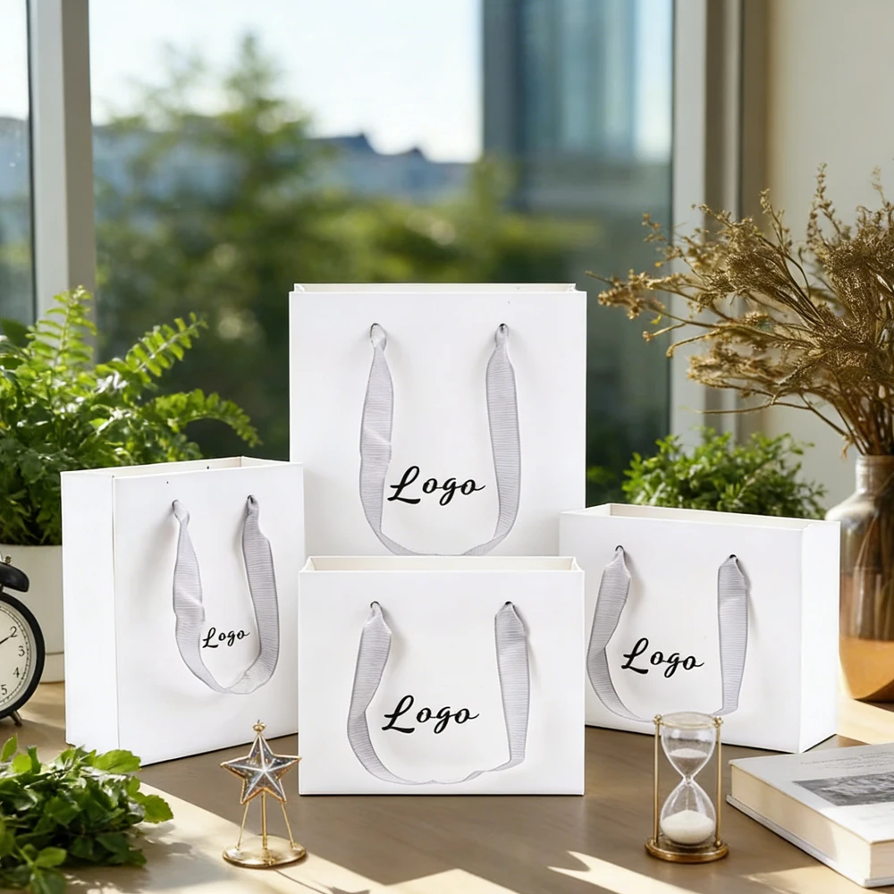 

Luxury Custom Paper Bags for Bouquet Gift Shopping Custom Logo Design 15x12x6cm Jewelry Cosmetic Perfume Packaging With Handle