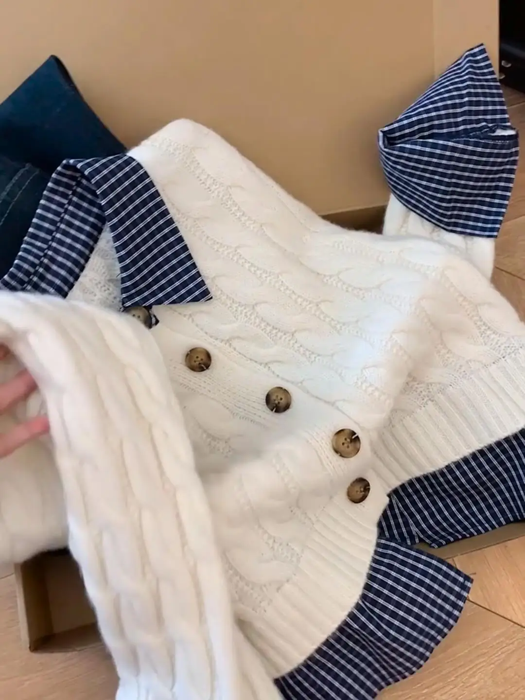 كارديجان نسائي على الطراز الكوري بتصميم قميص مزدوج وهمي فوق سترة محبوكة للخريف والشتاء، ملابس خارجية أنيقة بأسلوب عملي وقصة ضيقة