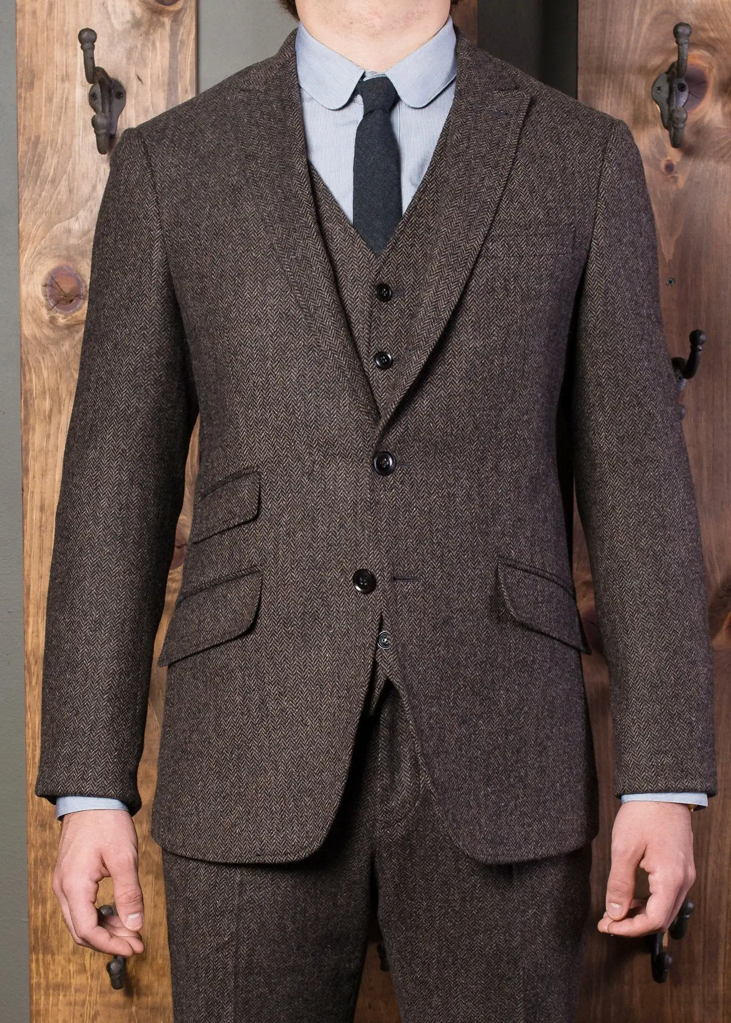 Classic Brown Herringbone Tweed 3-Piece Suit with Waistcoat and Flap Pockets Men Autumn Vintage Tuxedo Customized M266398