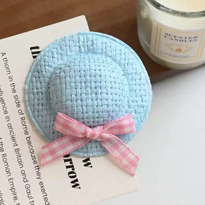 4 Stück Mini-Haarspangen und Haargummis in Strohhut-Form, weiche Pastellfarben, Karomuster-Schleifen für Mädchen, ideal als Sommer-Haarschmuck für den täglichen Gebrauch. – Detail 14