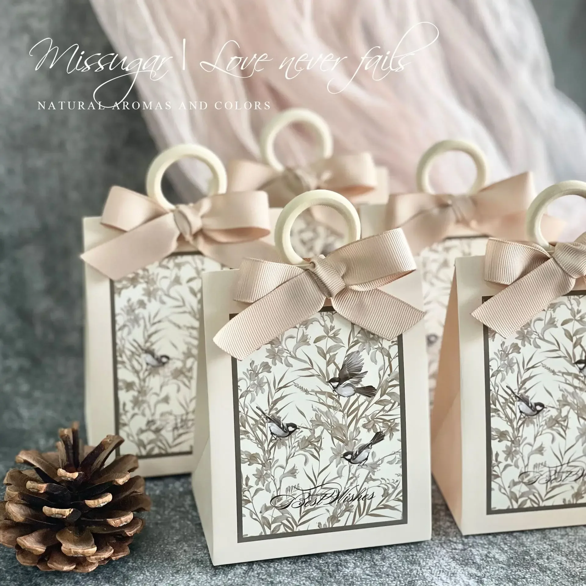 Image of 10/20 Stück Blume und Vogel Retro Französisch Wald Grün Champagner Rot Hochwertige einfache Geschenktüte Hochzeit Süßigkeiten Tasche Party Geschenkbox