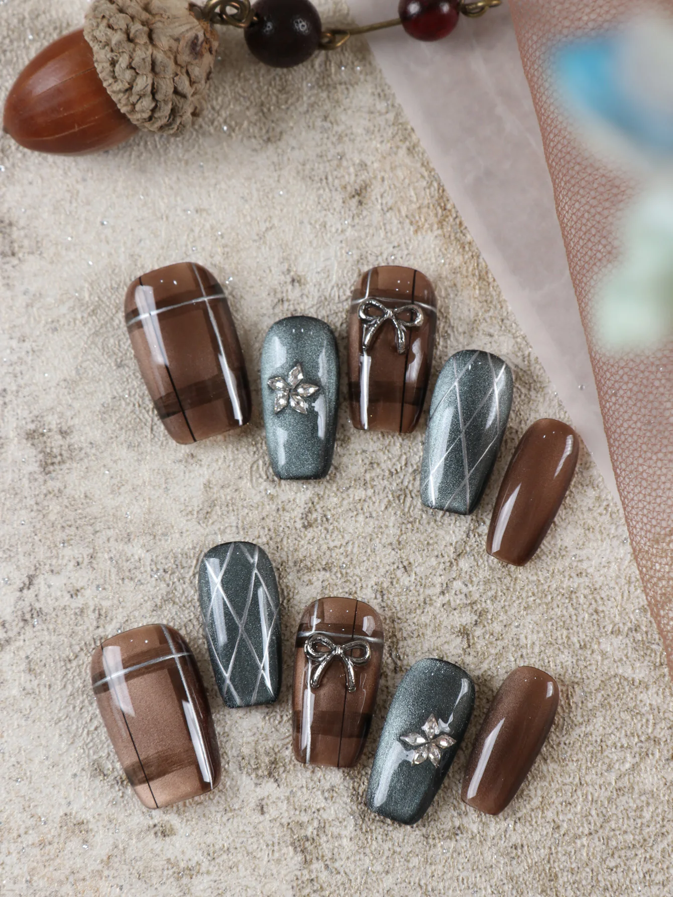 10Pcs Press on Nails Short Brown Cat's Eye Checkerboard Press on Nails Fake Nails Includes 1 Sheet of Adhesive Tabs & 1 Pc Mini File