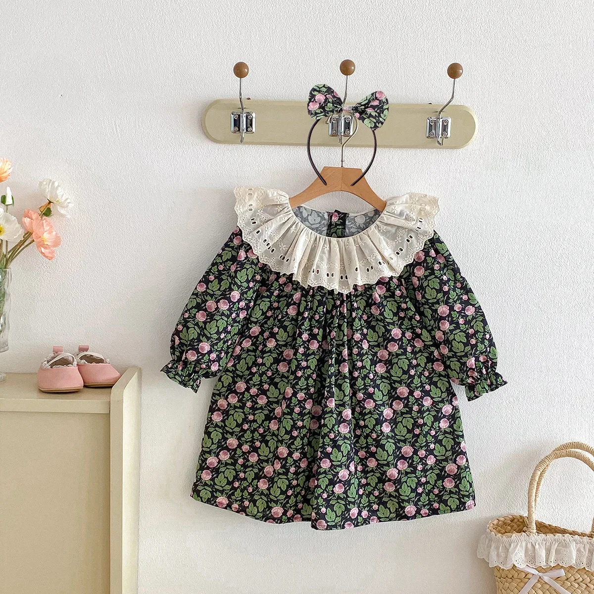 

Повседневное детское платье на весну 2026 года для девочек 2-7 лет, с рюшами на горловине, бантом на голову, зеленое, с пышными длинными рукавами