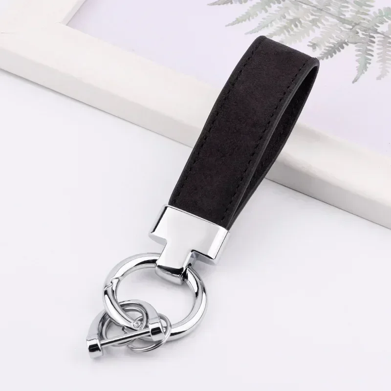 Aangepaste logo suède sleutelhanger voor mannen en vrouwen auto logo metalen sleutelhanger hanger lasergraveren retro vintage sleutelhanger cadeau
