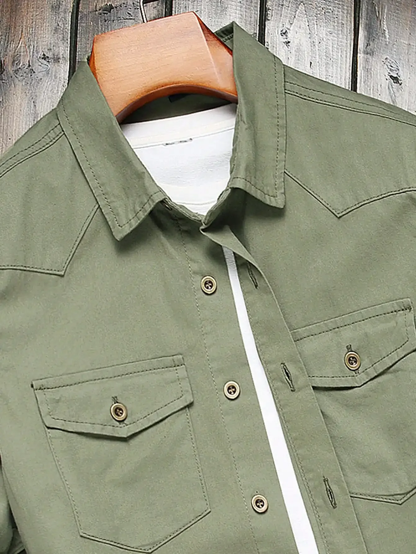 

Men's long-sleeve denim shirt for spring and autumn. Army-green shirt. For daily casual wear. Street fashion trend.