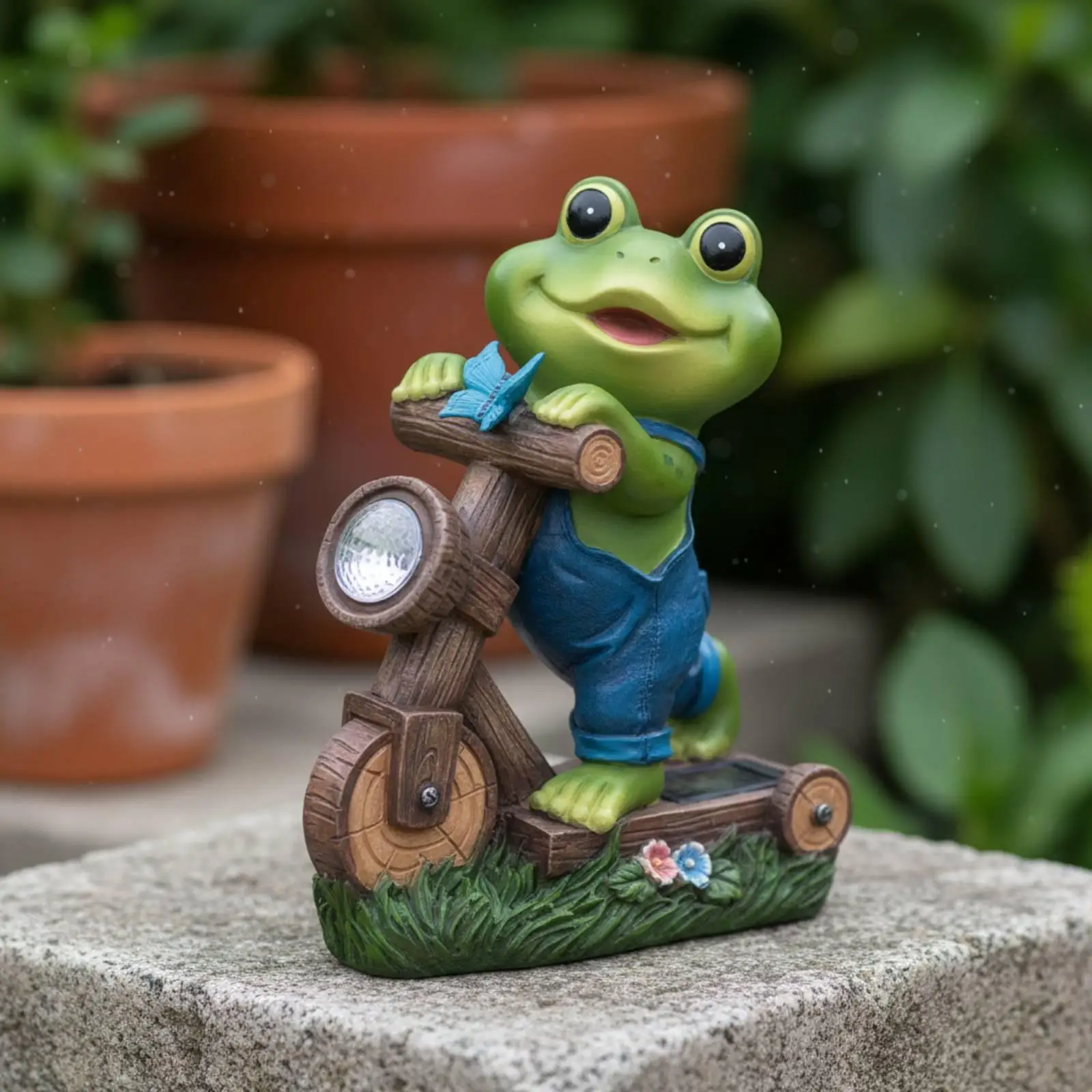 Frog on Bike Figurine Waterproof Solar Frog Statue Eco Friendly Material