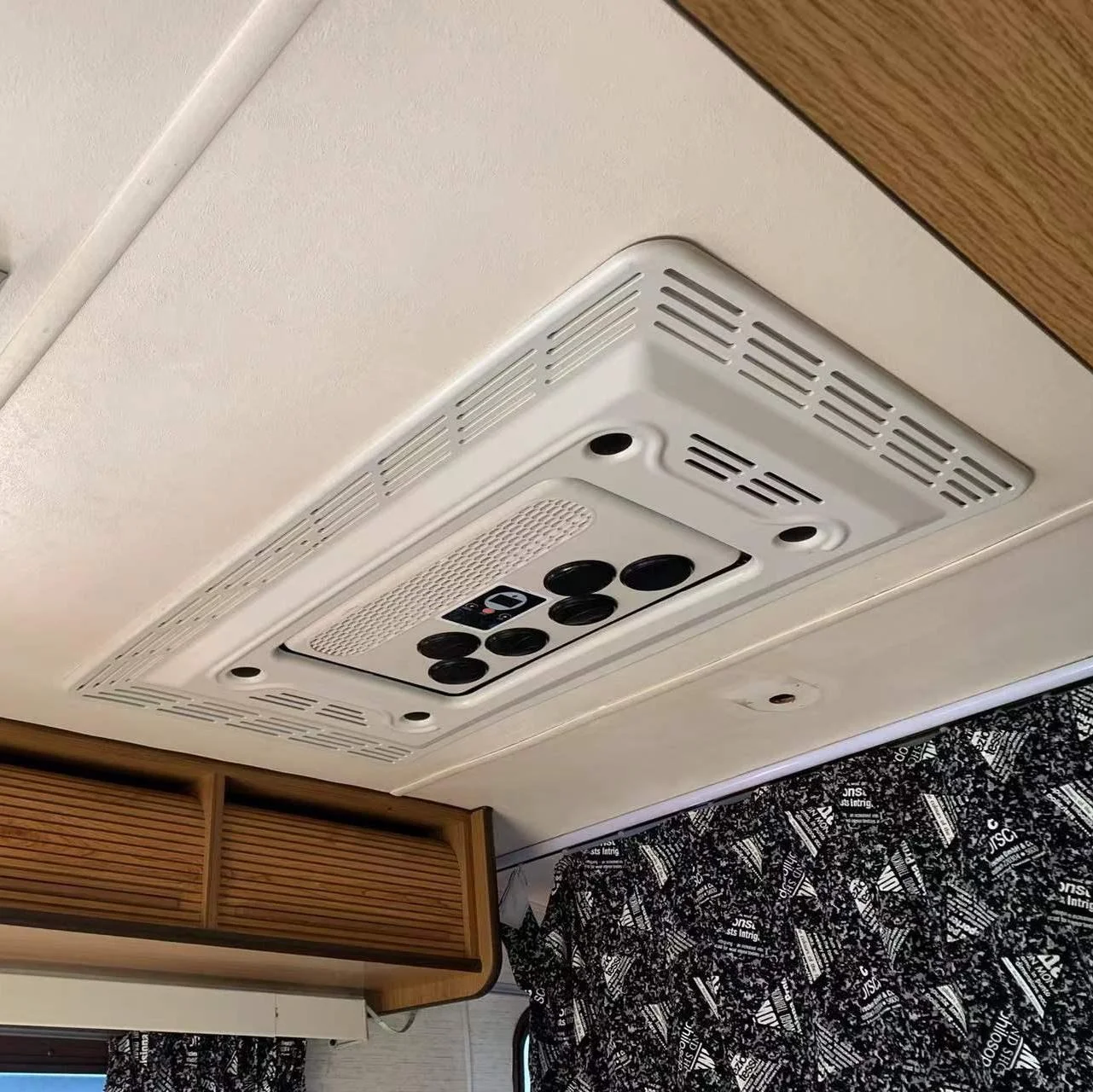 루프탑 장착형 슬리퍼 트럭 RV 캠퍼 밴 트랙터 모터홈 캐빈용 12V 에어컨